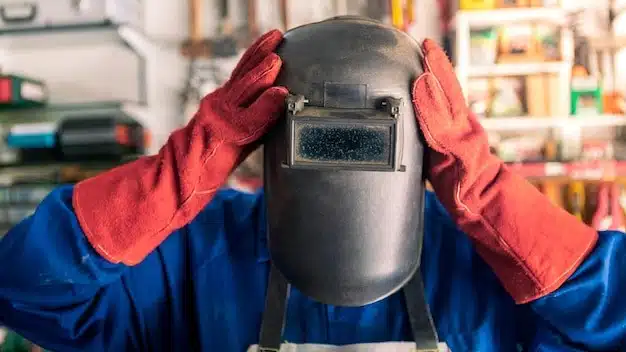 Passive welding helmet